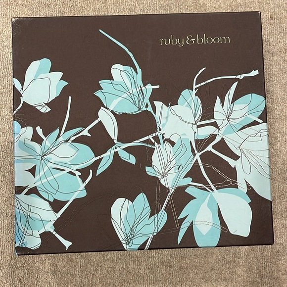 Women’s size 5 black patent leather ankle boots.  Side zipper.  Never worn. - Picture 8 of 9